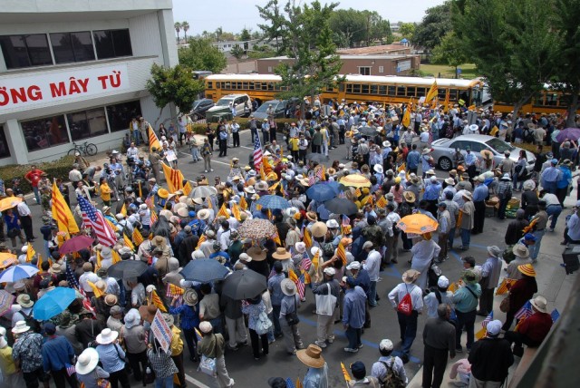 Trung - Người Việt ở Nam Cali biểu tình chống Tập Cận Bình Image001