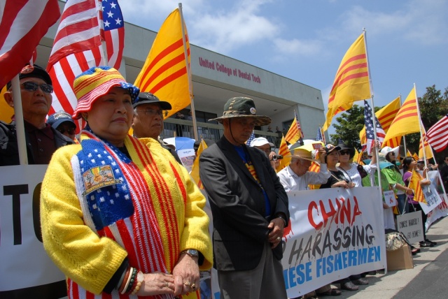 Người Việt ở Nam Cali biểu tình chống Tập Cận Bình Image005